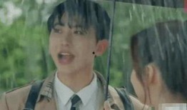 娛樂吃瓜醬爺爺淋雨,娛樂吃瓜醬背后的感人故事