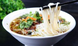 網(wǎng)紅爆料咬米線視頻,這米線太誘人了！