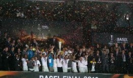 竇驍陳都靈最新爆料新聞,甜蜜互動引熱議，戀情曝光引關注