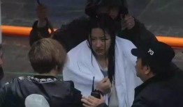 娛樂吃瓜醬爺爺淋雨,娛樂吃瓜醬背后的感人故事